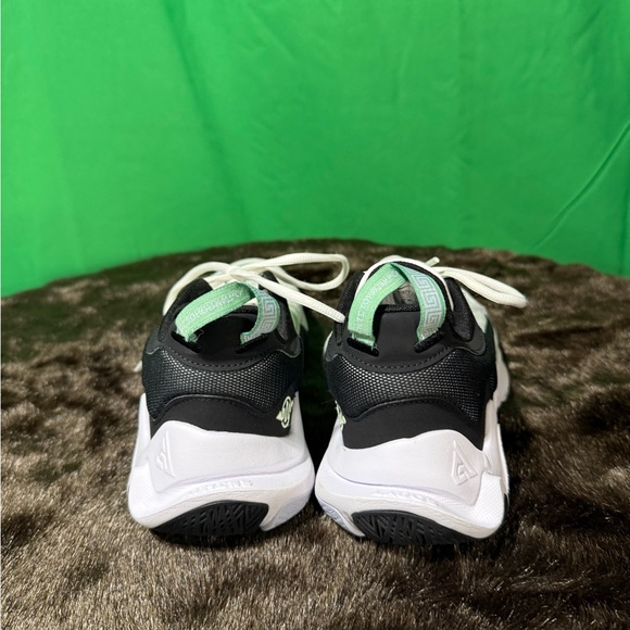 Nike Giannis Immortality 2 Basketball Shoes Men’s 9 White Black DM0825-101 - Picture 2 of 8